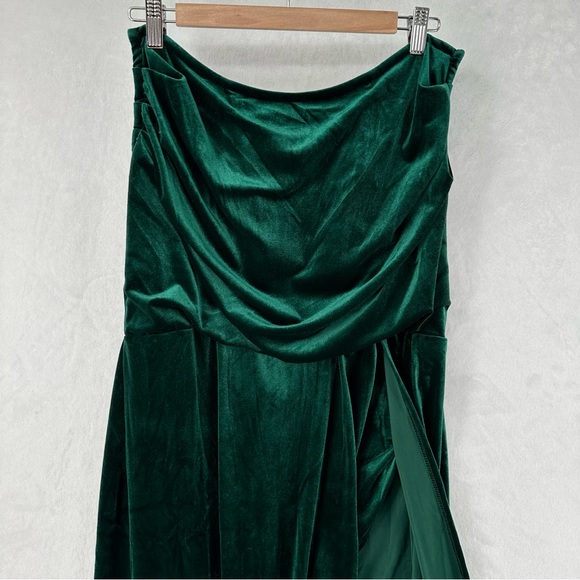 Pretty Little Thing Plus Green Velvet Boned Bandeau Maxi Dress Sz 22 NWT - Picture 3 of 8